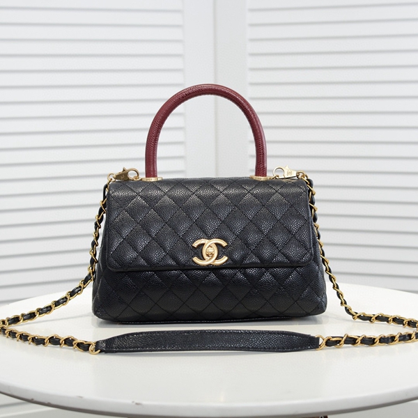 シャネルバッグ正面デザイン